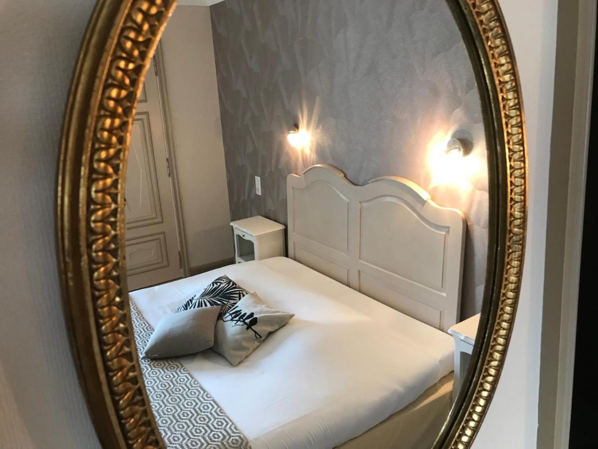 Hotel Les Deux Magots La Roche-Bernard Bagian luar foto